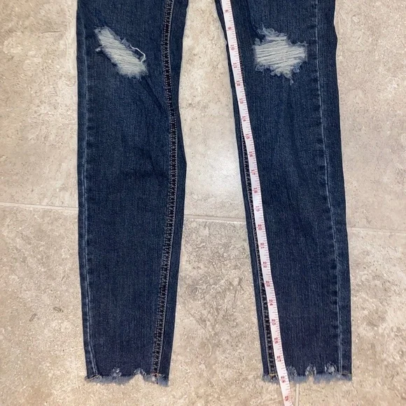 🎉Wild Fable Highest Rise Skinny Distressed Women’s Jeans Size 4 - Picture 4 of 4